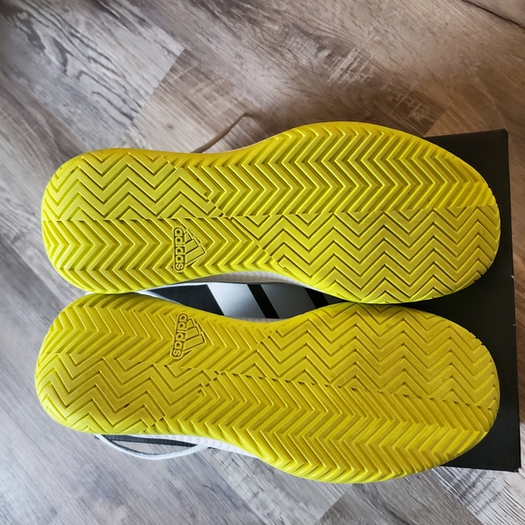 Adidas Women's Tennis 8.5 - Picture 3 of 8